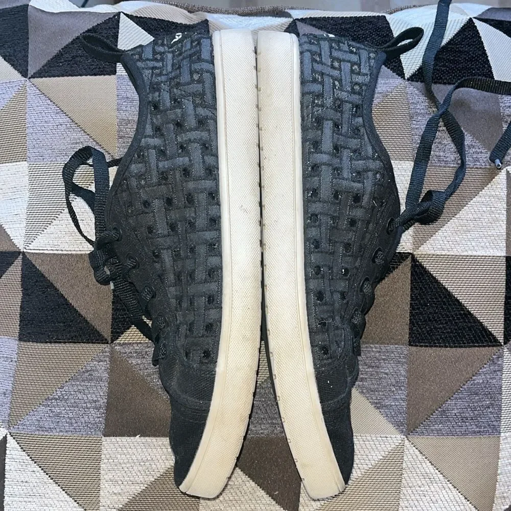 EXCELLENT CONDITION KOOLABURRA BY UGG BLACK WOVEN SNEAKERS SIZE 9